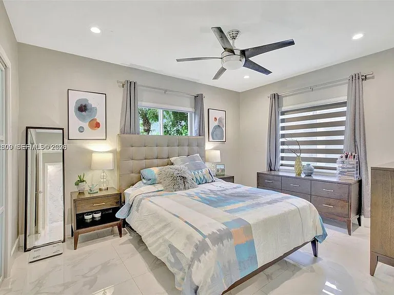 828 SW 15th St — Photo 13