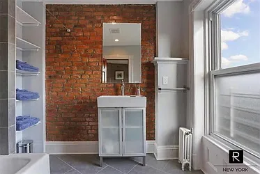 Rented by R New York