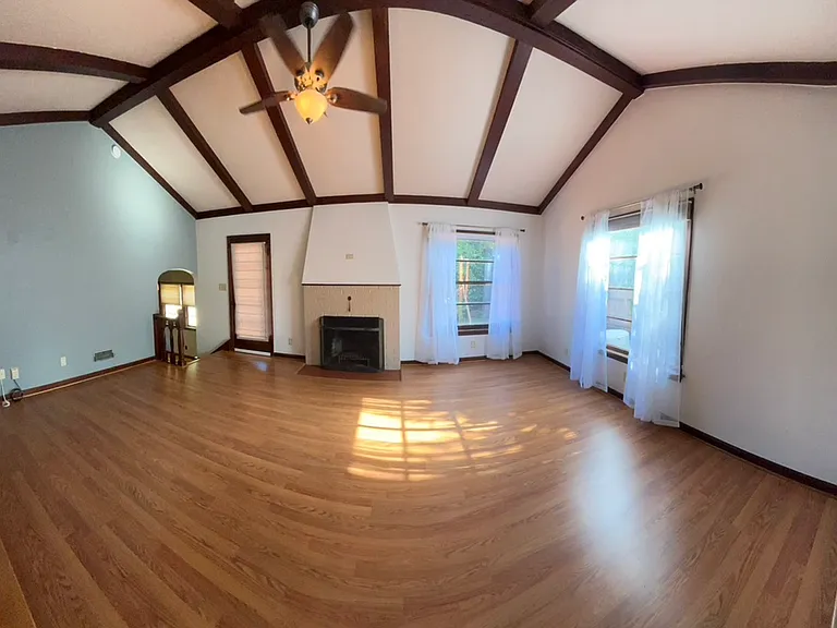 5824 NE 35th Ave — Photo 5