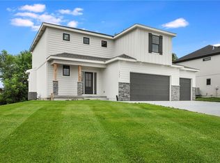 3904 SW Flintrock Dr, Lees Summit, MO 64082