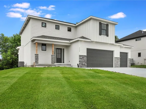 3904 SW Flintrock Dr, Lees Summit, MO 64082