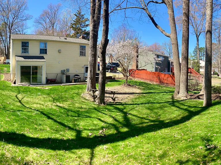 3913 Woodfield Rd — Photo 37