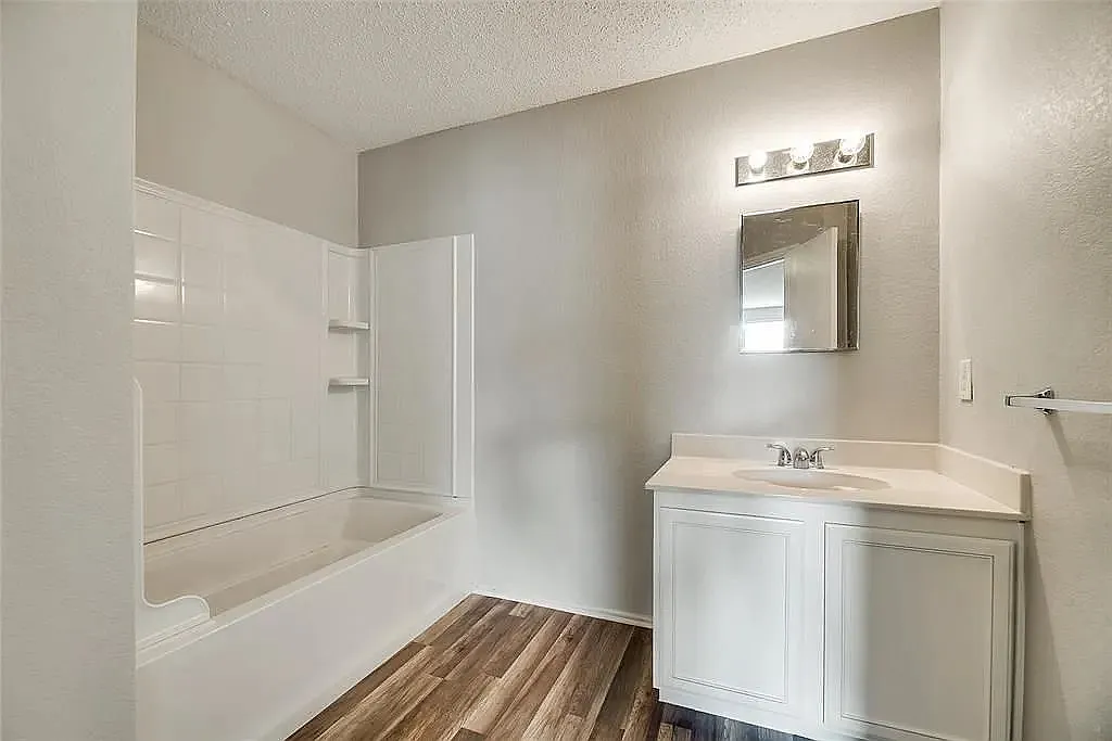 3 bed, 1609 sqft, $2,400 — Photo 3
