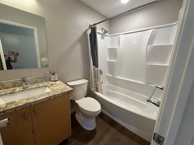 Hall bathroom- shower/tub
