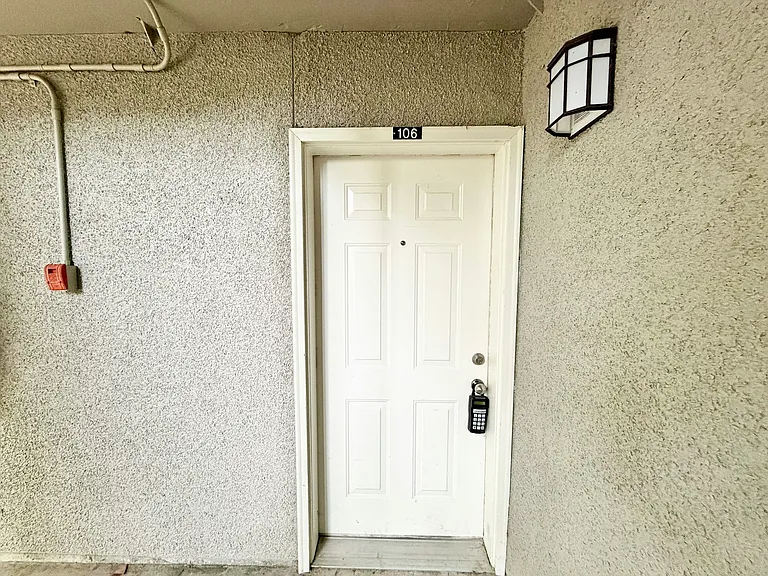9050 Greenwood Ave N #106 — Photo 11