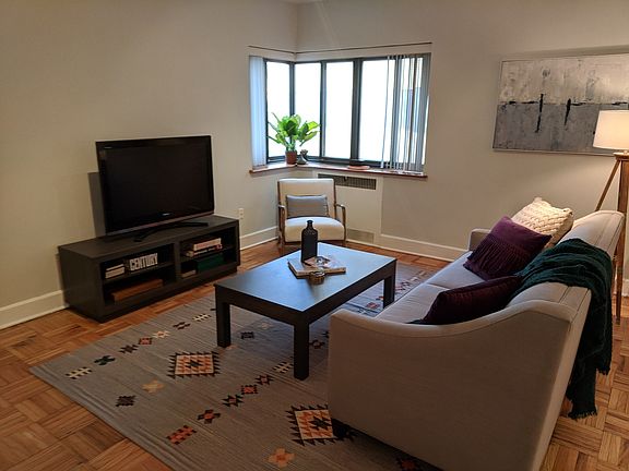 3rd image of 5048 N Marine Dr APT B4