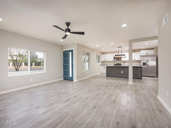 3rd image of 4243 E Los Robles St