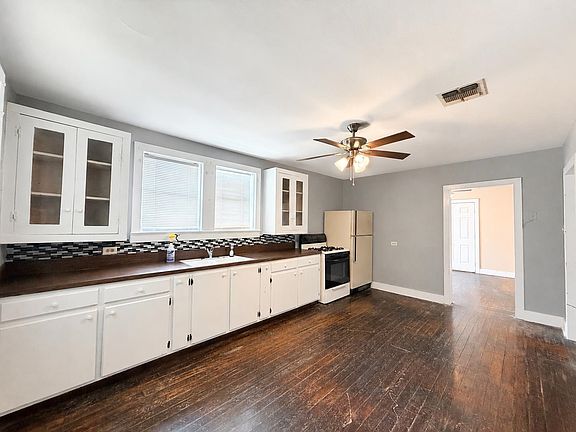 3rd image of 1100 E 12th St