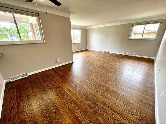 4th image of 3769 Creekview Dr