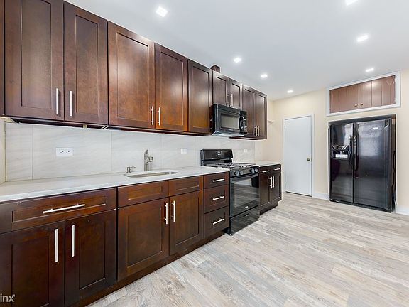 1601 E 56th St 2-05
