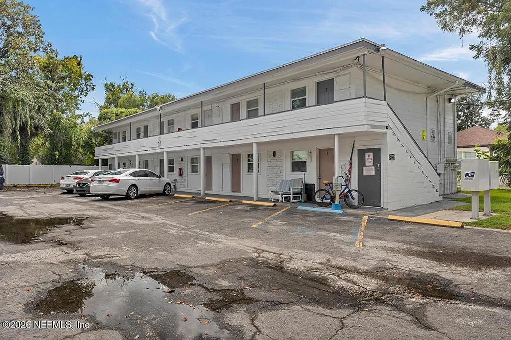 1 bed, 1.0 bath, 420 sqft, $750 — Photo 1