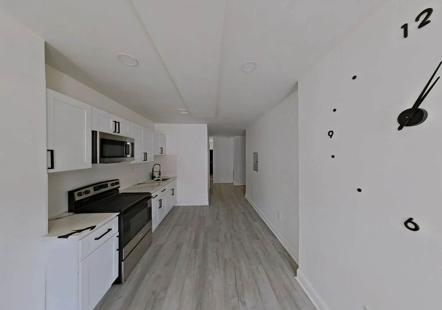 3331 N Howard St — Photo 2