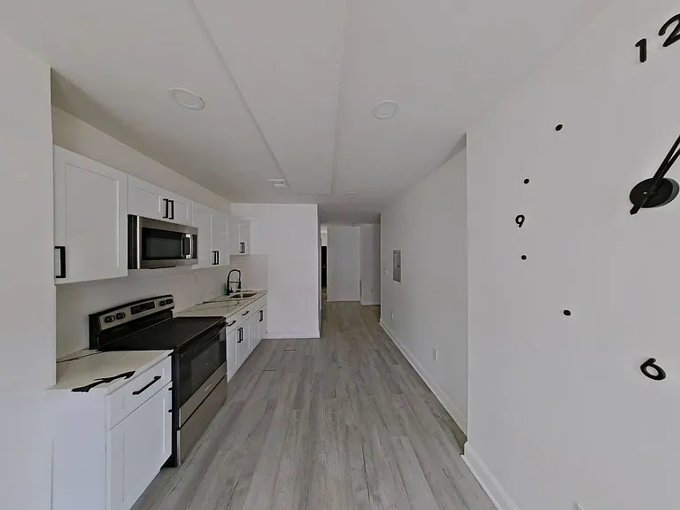 3331 N Howard St — Photo 2