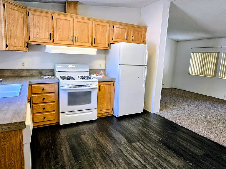 821 Lancer Way — Photo 3