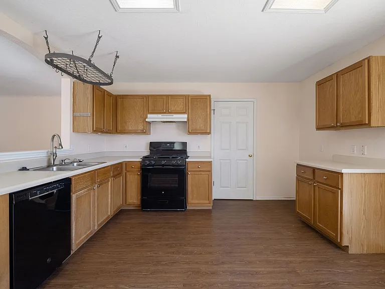 17131 Dashwood Creek Dr — Photo 7
