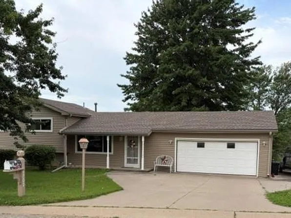 5702 S 18th St, Saint Joseph, MO 64504