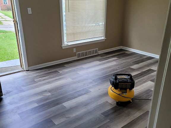 4th image of 61 Terrace Dr