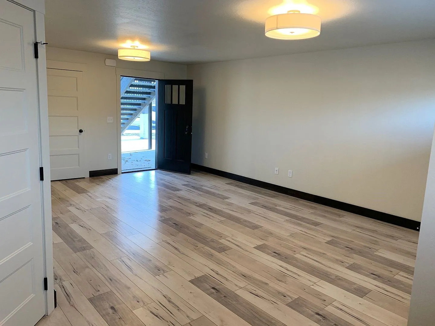 21 Appleway Drive — Photo 3