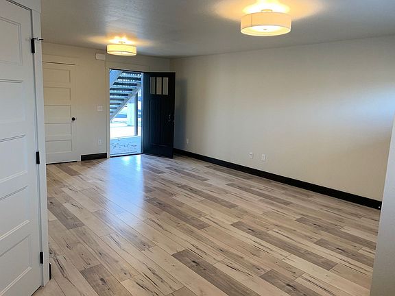 3rd image of 21 Appleway Dr #7