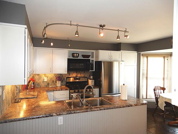 4th image of 2 Lakeview Ln