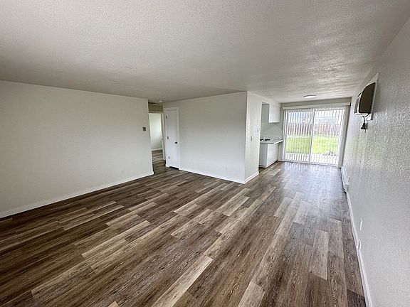 4th image of 409 Benham St #D