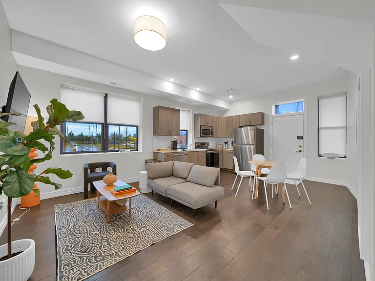 304 Erskine St #2B — Photo 4
