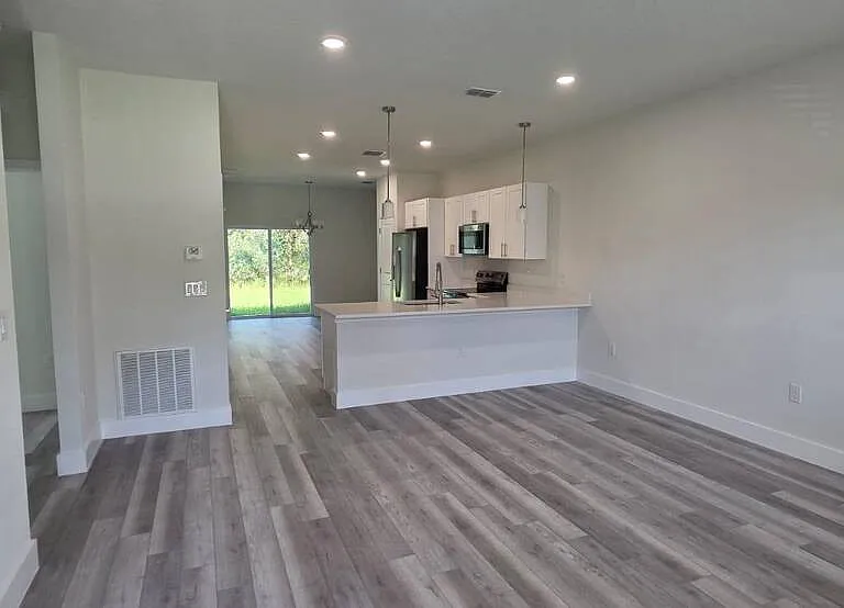 16082 SW 35th Court Rd — Photo 2