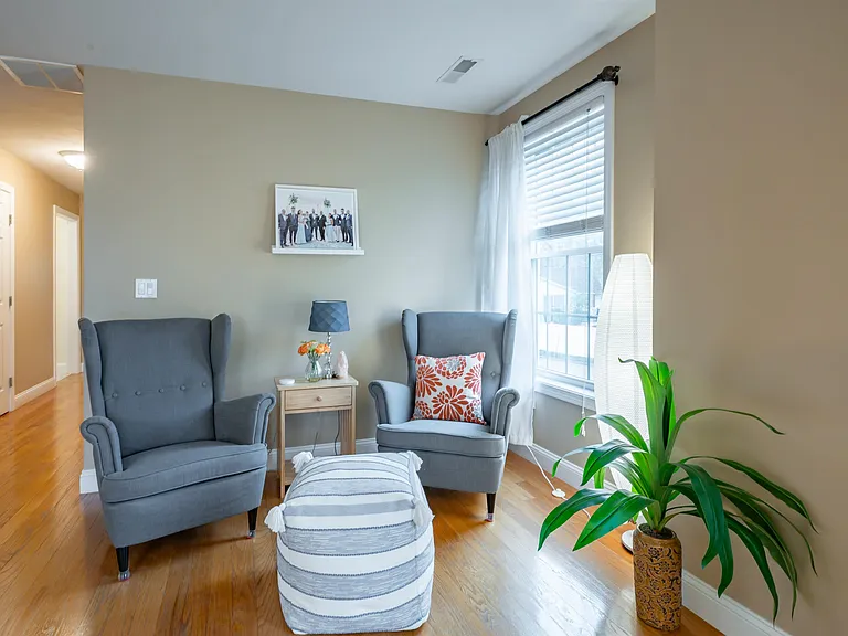 2 Lowther Pl — Photo 22