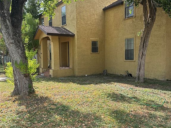 3rd image of 900 E 2nd St