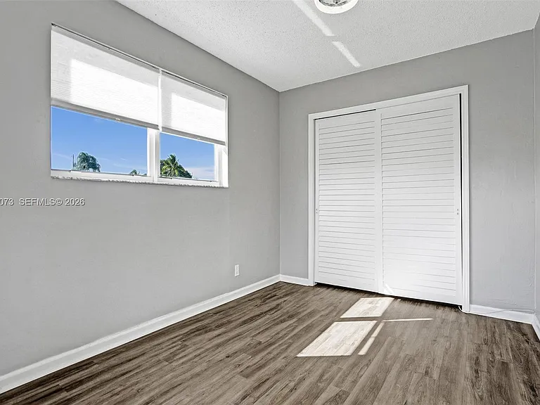 949 SE 10th Ct — Photo 27