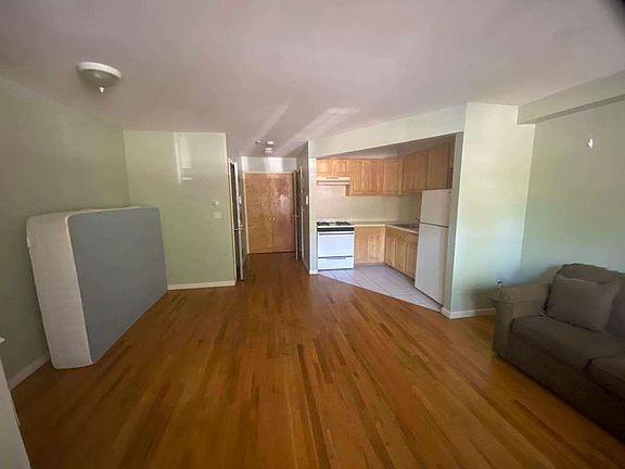 2nd image of 934 Dekalb Ave #1A