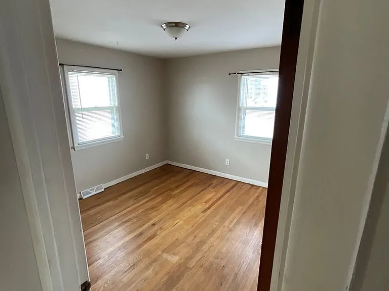 306 Jefferson St — Photo 19