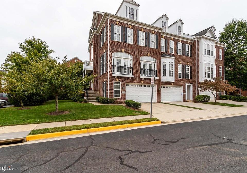 Luxury End Unit Townhouse