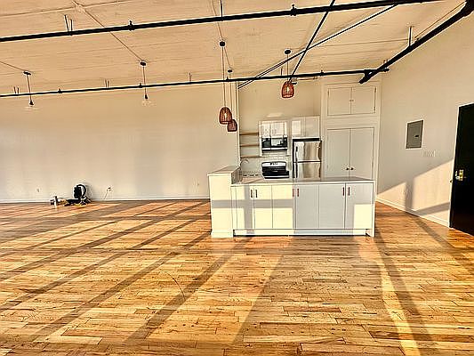 5th image of 255 McKibbin St #501