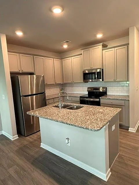 3 bed, 2.5 bath, 1368 sqft, $2,500 — Photo 4