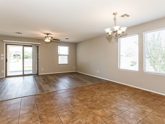 5th image of 1126 E Daniella Dr