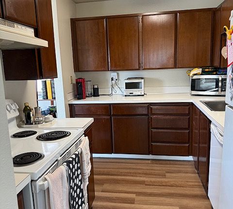 4th image of 2318 Yale Ave E #2001