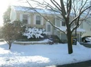 13 Augusta Dr, Vernon Hills, IL