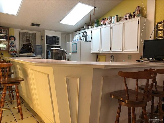 2nd image of 501 W Houston Ave
