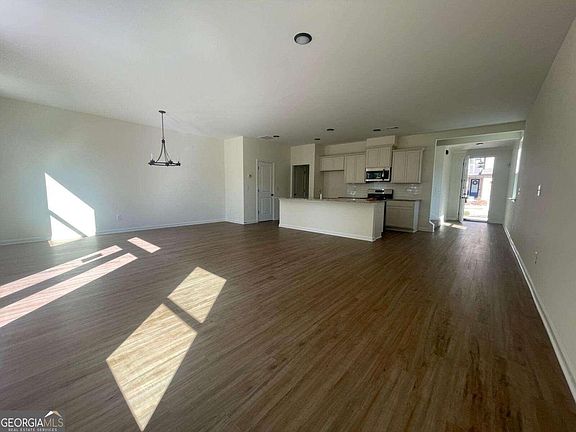 5th image of 1146 Lucan Ln