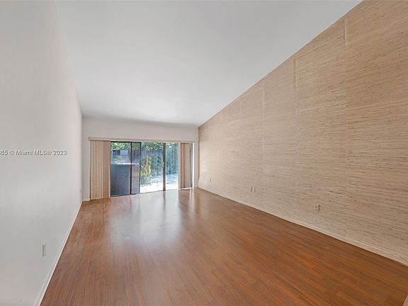 5th image of 514 NE 199th Ln #4R