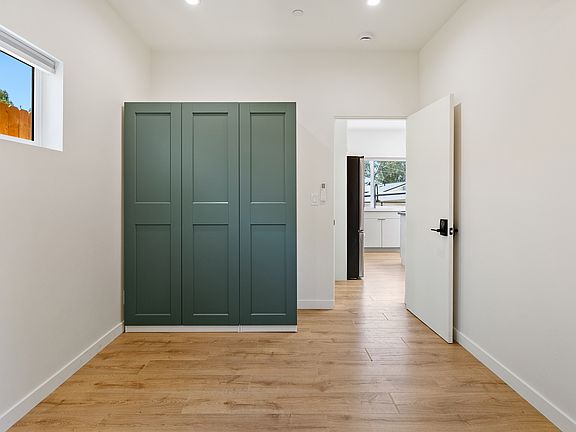 4th image of 325 Cerro Romauldo Ave