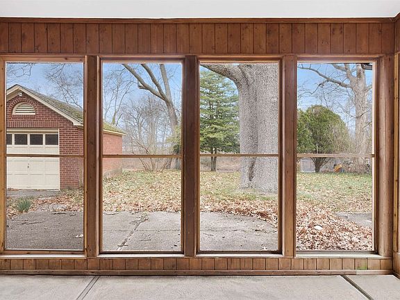 3rd image of 177 Woodhull Ave
