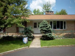 302 Stillwater Dr, Pocono Summit, PA 18346