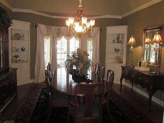 4th image of 9504 Fox Hill Cir N