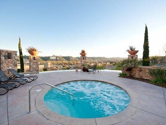 Soothing jacuzzi