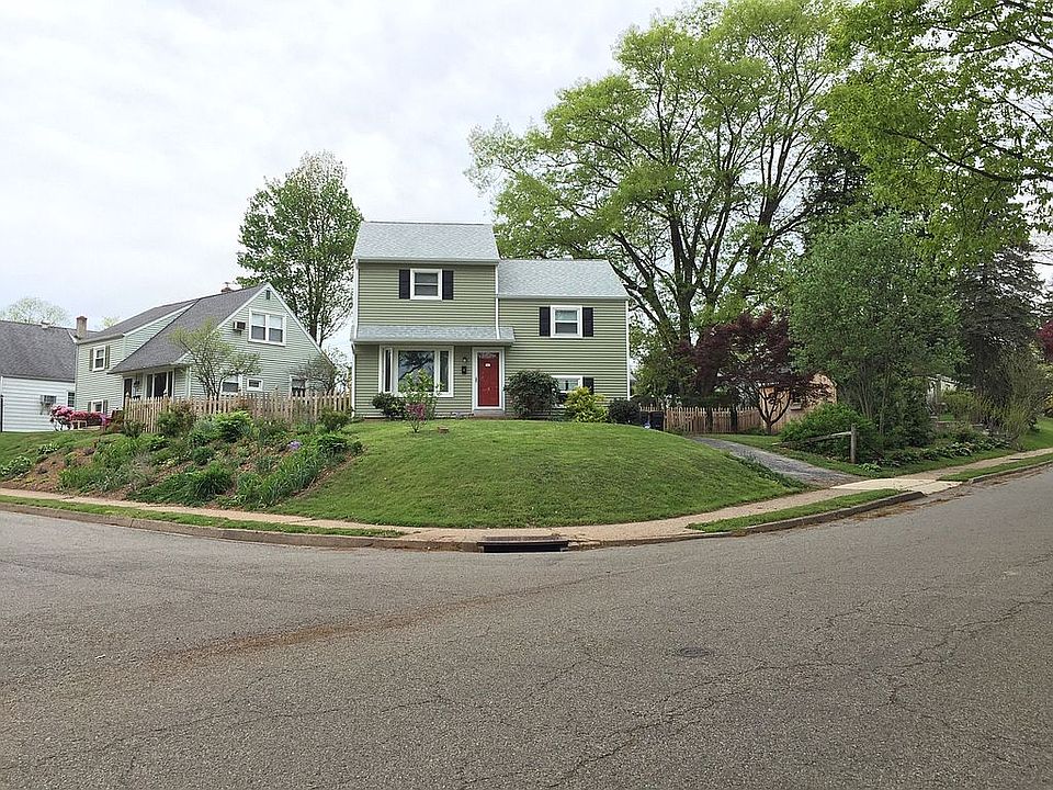 2nd image of 31 N Robarts Dr