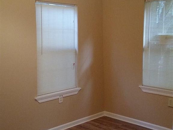 3rd image of 504 Nicholls Ave