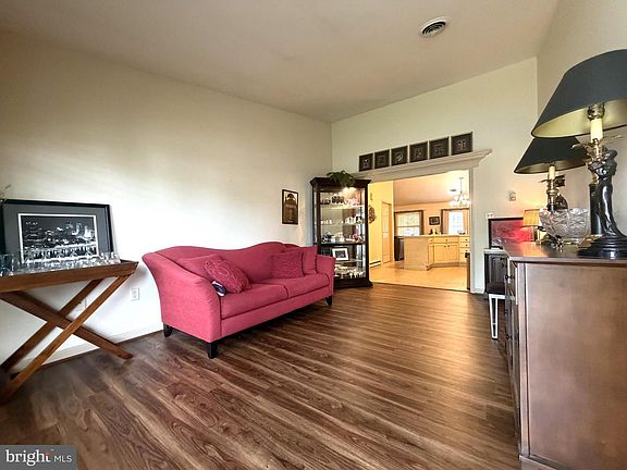 5th image of 136 Ginkgo Ct #19