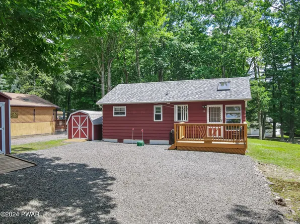 11 Oak Dr, Lakeville, PA 18438